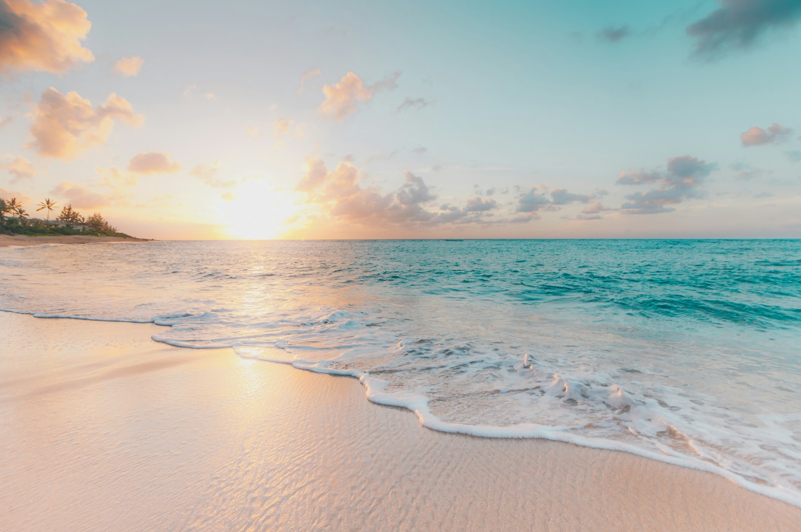 5 formas de prevenir el cáncer de piel: la lección de Australia 2 Playa de arena blanca y mar turquesa, protección solar y prevención del cáncer de piel