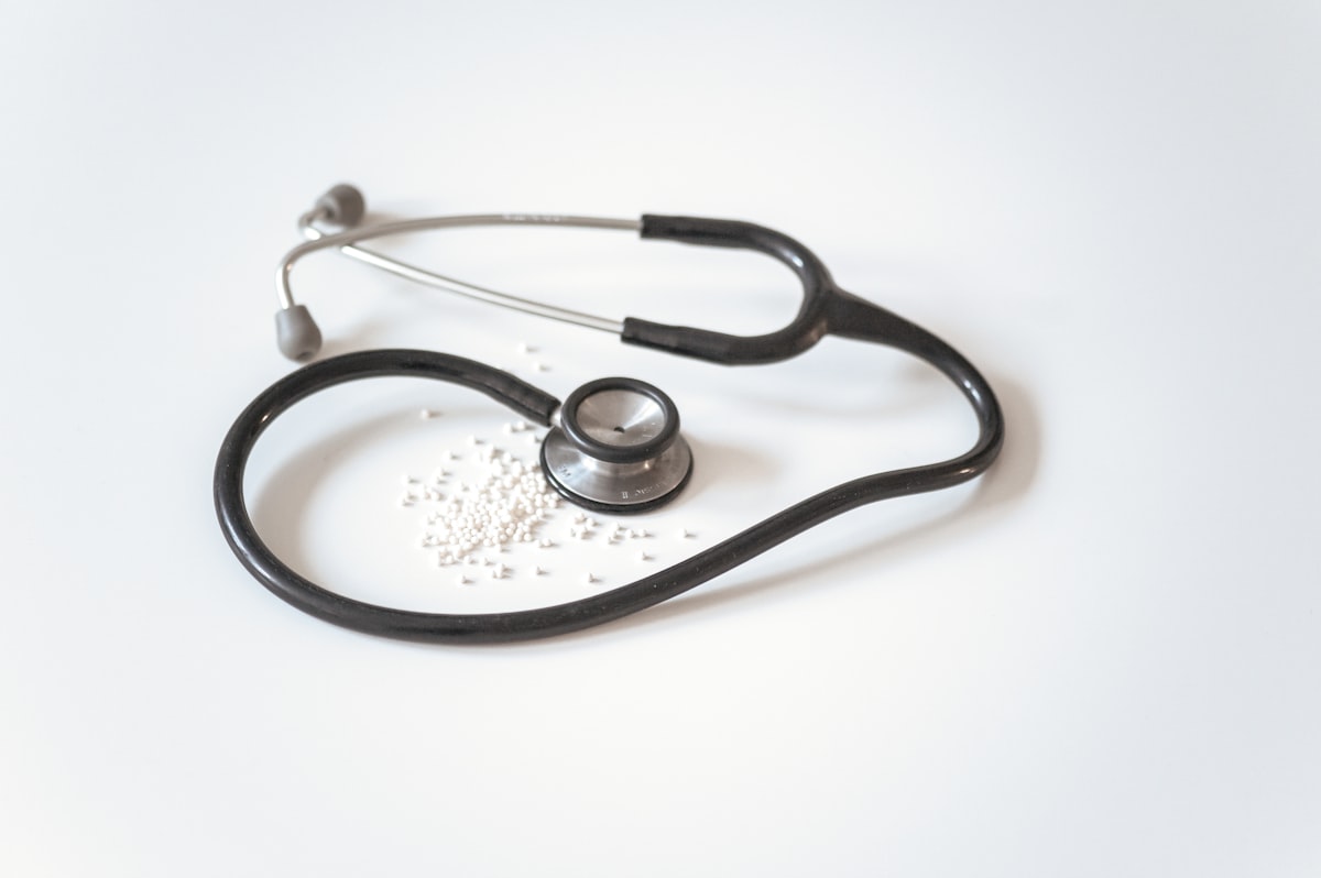 Médica en consulta con paciente, tamizaje y detección temprana de la enfermedad de Chagas