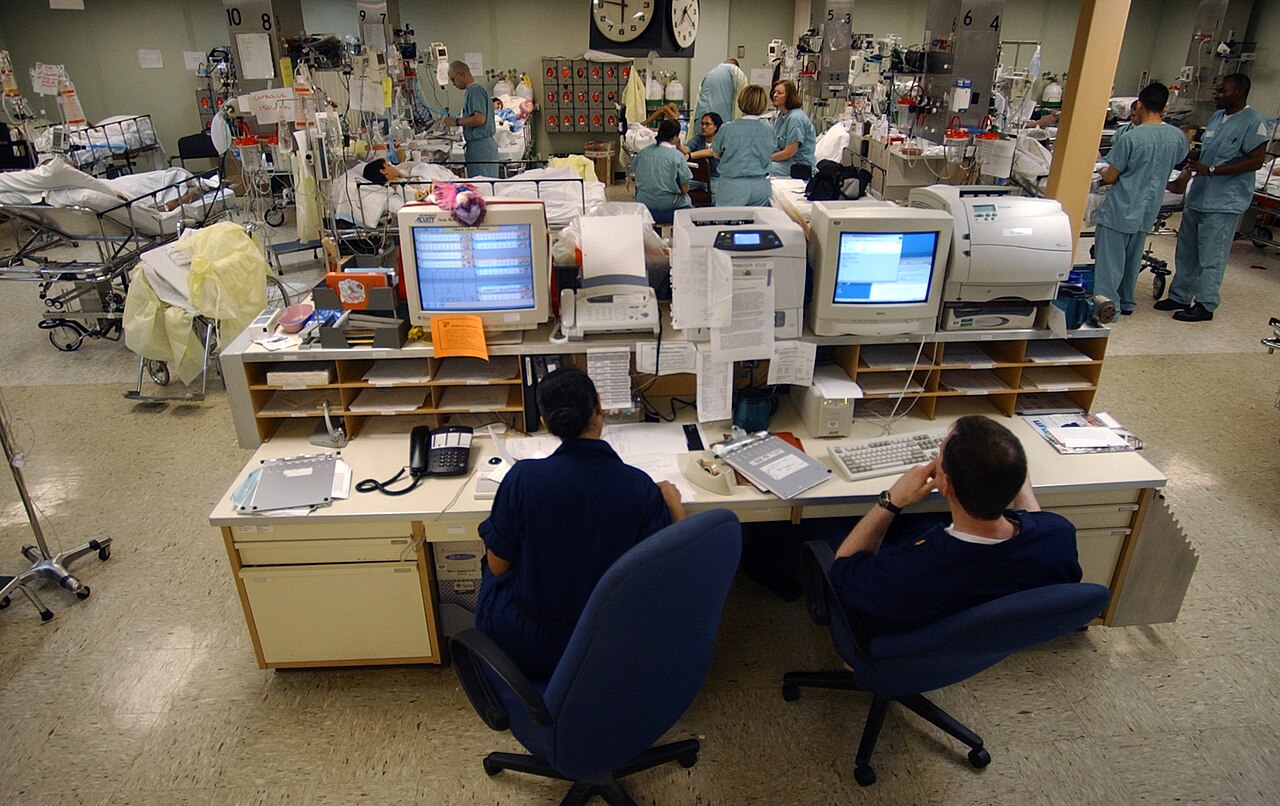 Monitorización centralizada en una unidad de cuidados intensivos: la vigilancia de virus respiratorios en Brasil se decide con datos semanales