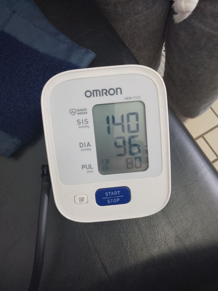 Glucómetro sobre una mesa: la prueba que detecta la diabetes tipo 2 antes de que aparezcan las complicaciones
